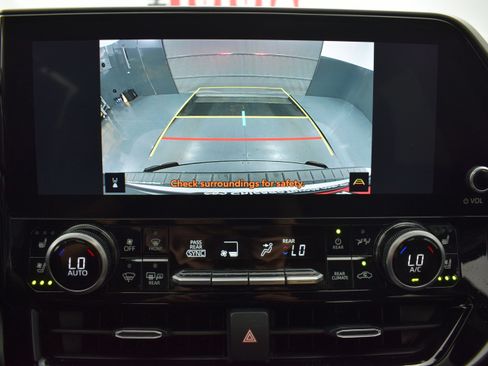 Used 2025 Toyota Highlander Limited AWD/4WD image 20