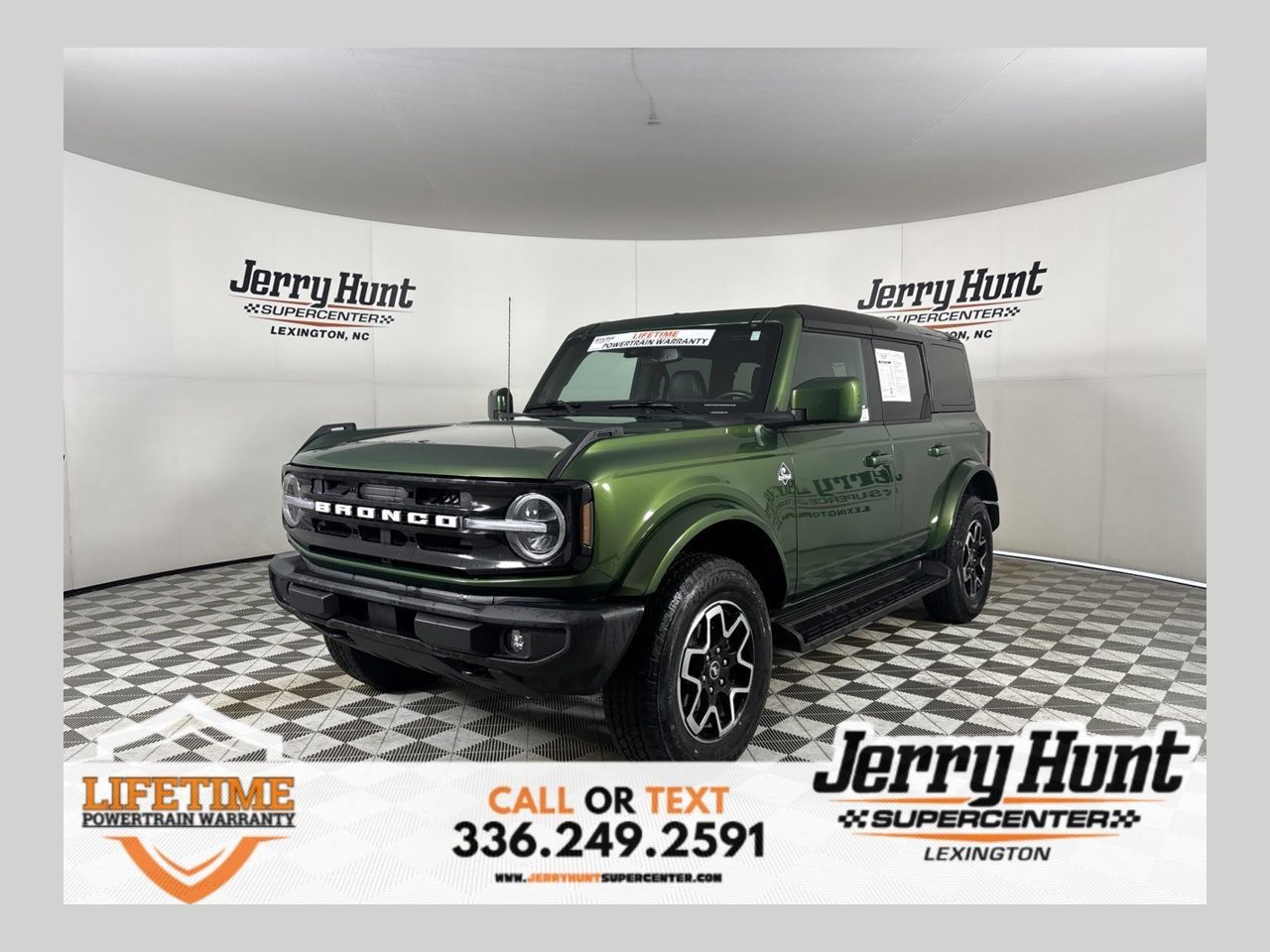 Used 2025 Ford Bronco Outer Banks AWD/4WD image 1