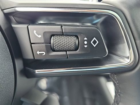 Used 2024 Porsche Macan image 18