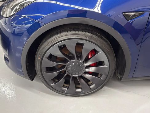 Used 2024 Tesla Model Y Performance AWD/4WD image 23