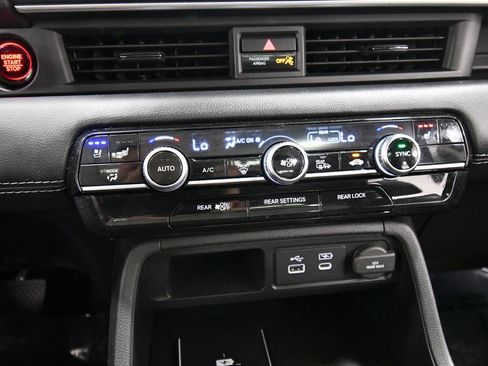Used 2025 Honda Pilot Elite image 25