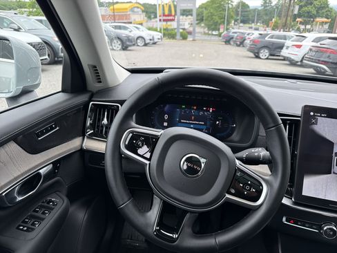 Certified 2025 Volvo XC90 T8 Ultra w/ Protection Package Premier AWD/4WD image 9