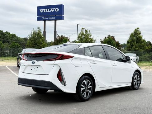 Used 2017 Toyota Prius Prime Advanced FWD image 8