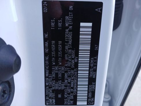 Used 2024 Toyota Highlander XLE FWD image 35