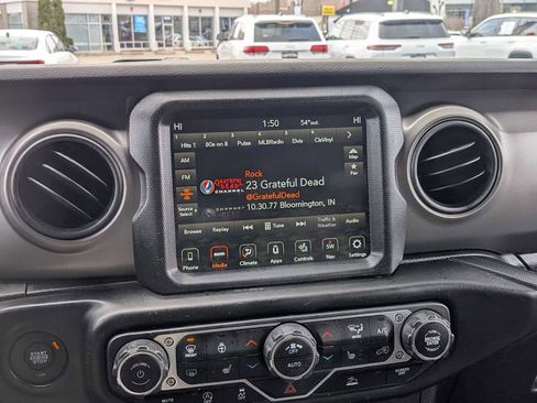 Certified 2022 Jeep Wrangler Unlimited Sport w/ Sun And Sound Package AWD/4WD image 19