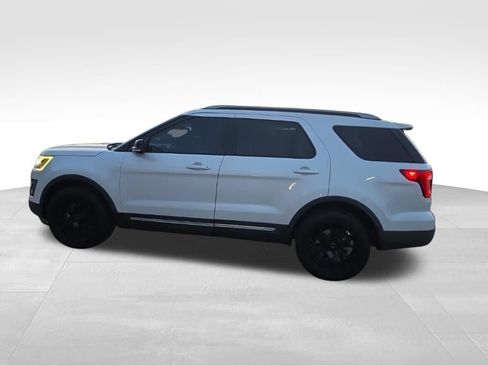Used 2016 Ford Explorer XLT w/ Equipment Group 202A AWD/4WD image 16