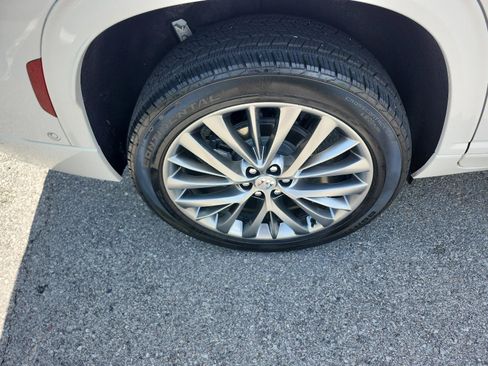 Used 2025 Buick Enclave Avenir w/ Super Cruise Package FWD image 5
