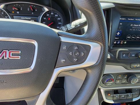 Used 2023 GMC Terrain SLE w/ Driver Convenience Package FWD image 17