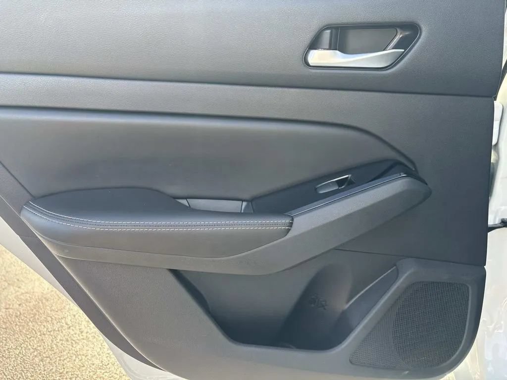 Used 2024 Nissan Altima 2.5 SL FWD image 19