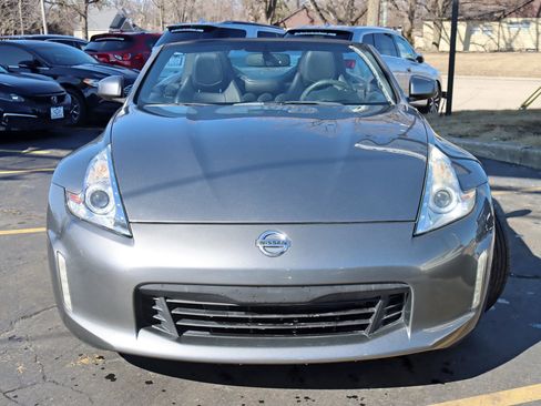 Used 2013 Nissan 370Z Touring image 10