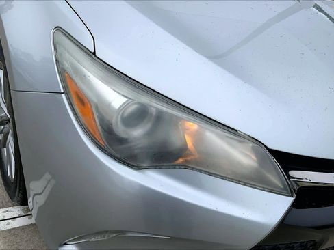 Used 2017 Toyota Camry SE w/ Moonroof Package FWD image 27