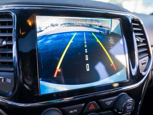 Used 2020 Jeep Grand Cherokee Altitude image 24