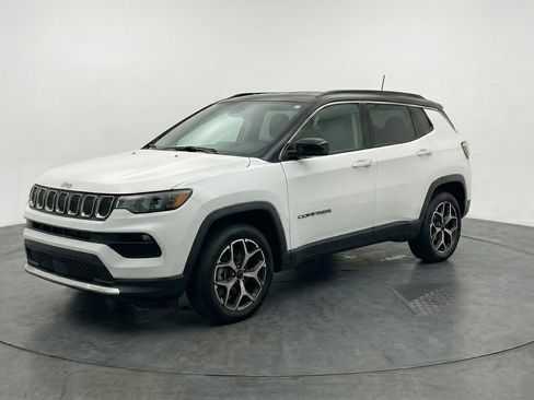 Used 2025 Jeep Compass Limited AWD/4WD image 3