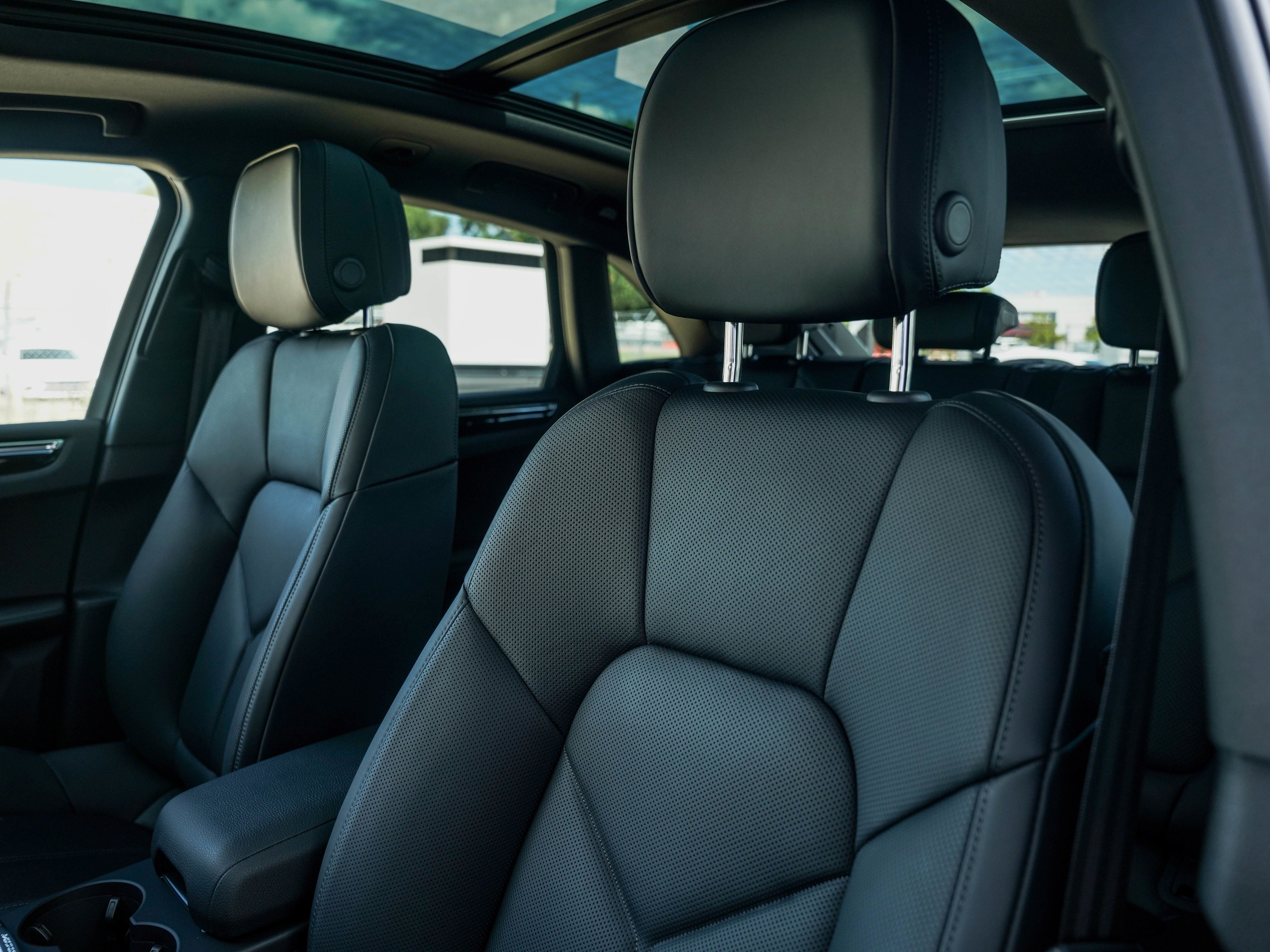 Certified 2026 Porsche Macan AWD/4WD image 5