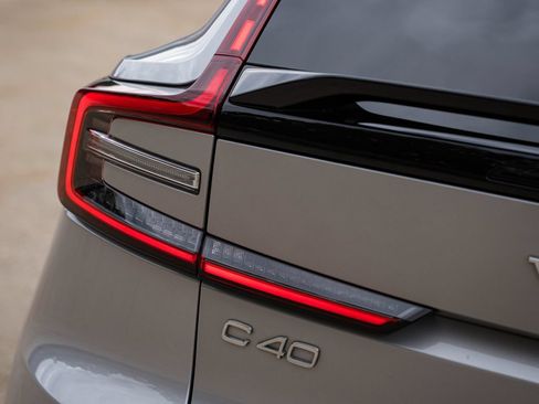 Certified 2023 Volvo C40 P8 Recharge Plus AWD/4WD image 5