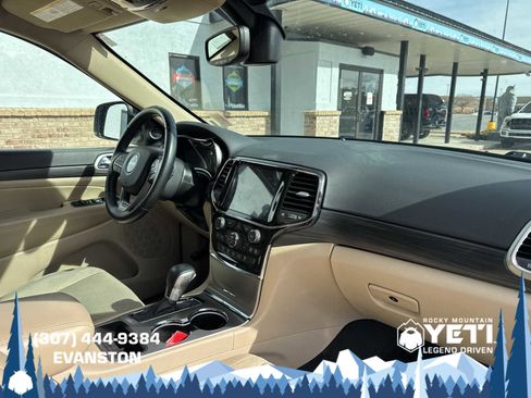 Used 2022 Jeep Grand Cherokee Laredo E image 13