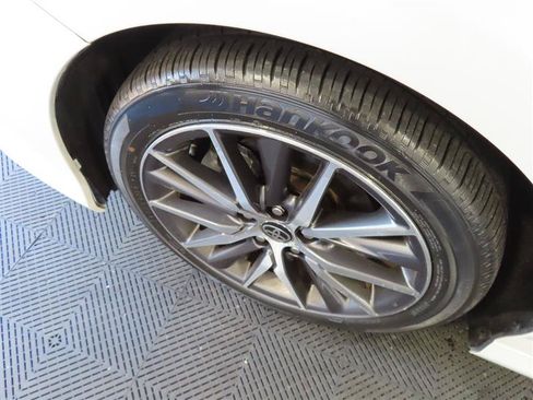 Used 2021 Toyota Camry XLE FWD image 6