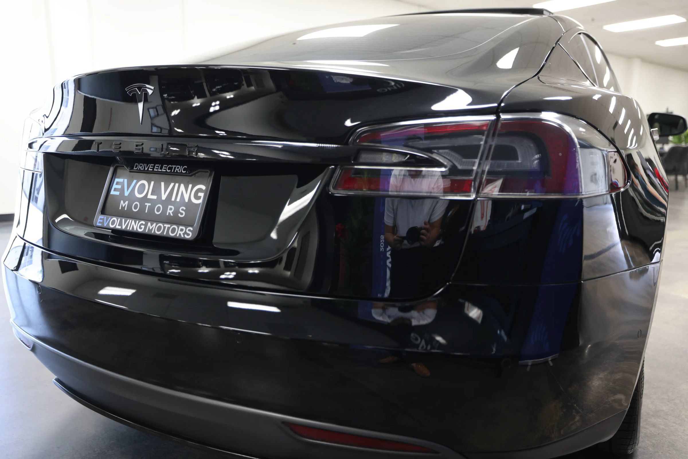 Used 2015 Tesla Model S 85 RWD image 16
