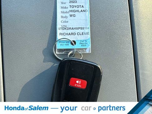 Used 2023 Toyota Highlander L image 19