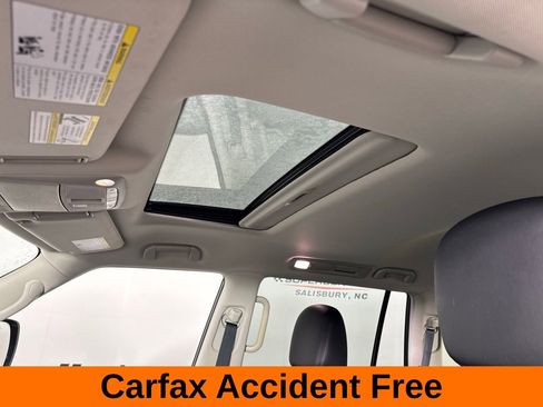 Used 2024 Nissan Armada SL w/ Captain's Chairs Package image 3