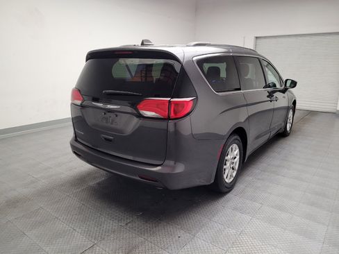 Used 2021 Chrysler Voyager Lxi FWD image 9