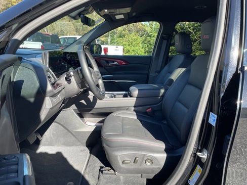 Used 2024 Chevrolet Traverse Z71 w/ Enhanced Driving Package image 12