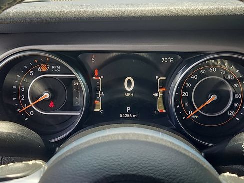 Used 2019 Jeep Wrangler Unlimited Sahara AWD/4WD image 27