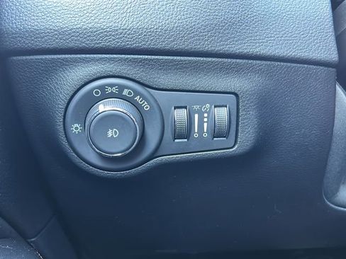 Used 2021 Jeep Compass Latitude FWD image 13