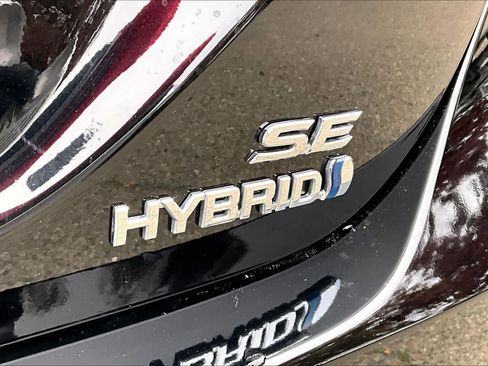 Certified 2022 Toyota Camry SE image 9