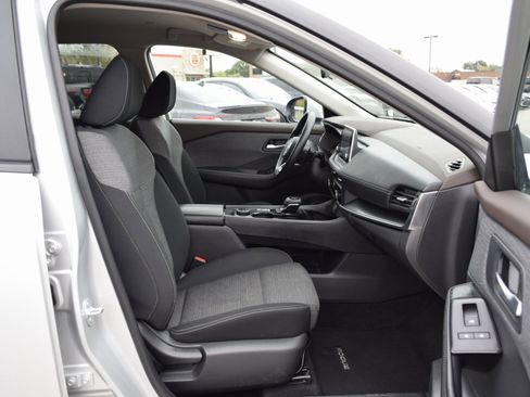 Used 2023 Nissan Rogue SV image 23