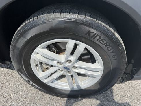 Used 2024 Ford Explorer XLT RWD image 5