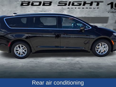 New 2025 Chrysler Pacifica Select image 7