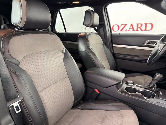Used 2017 Ford Explorer XLT w/ Equipment Group 202A AWD/4WD image 34