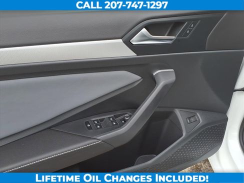Used 2025 Volkswagen Jetta SE image 10