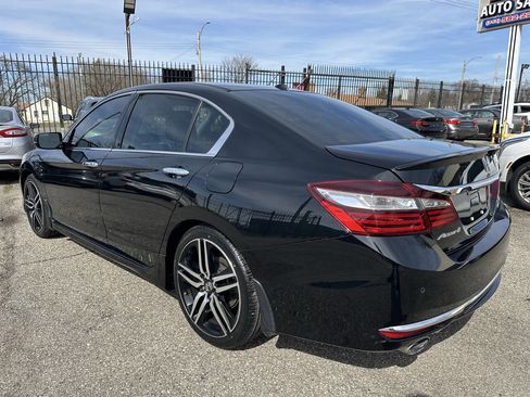 Used 2017 Honda Accord Touring image 5