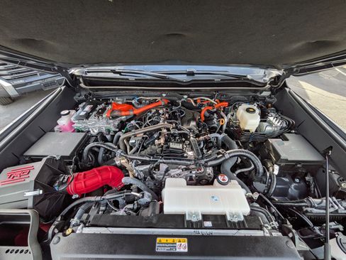 Certified 2025 Toyota Tacoma TRD Pro image 32