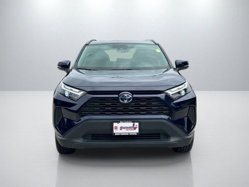 Used 2022 Toyota RAV4 XLE w/ Convenience Package image 2