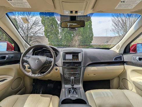 Used 2018 Lincoln MKT AWD image 13