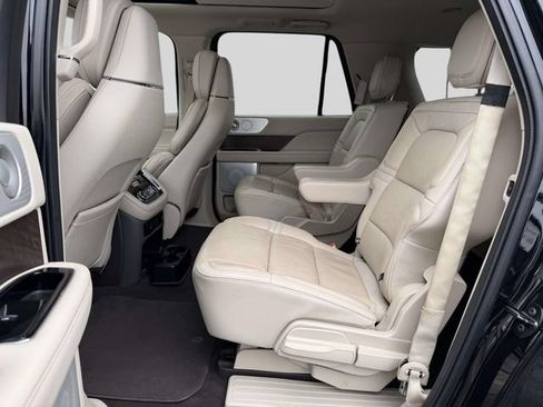 Used 2019 Lincoln Navigator L Reserve w/ Cargo Package AWD/4WD image 13