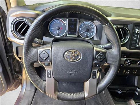 Used 2018 Toyota Tacoma SR5 RWD image 11