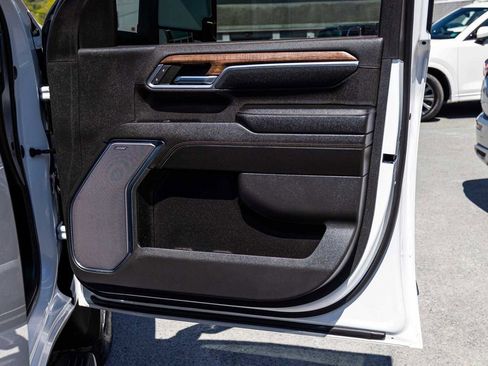 Used 2024 Chevrolet Silverado 2500 High Country w/ High Country Premium Package AWD/4WD image 12
