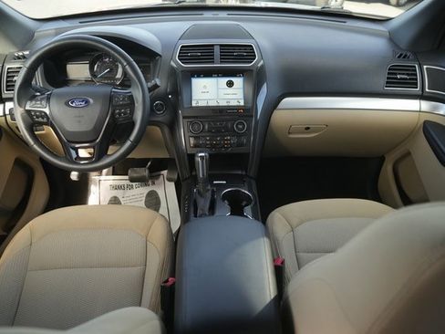 Used 2017 Ford Explorer XLT w/ Equipment Group 201A image 22
