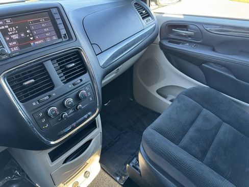 Used 2019 Dodge Grand Caravan SE w/ Rear Park Assist Package image 17