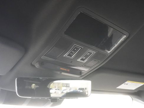 New 2026 Land Rover Defender 110 X-Dynamic SE image 16