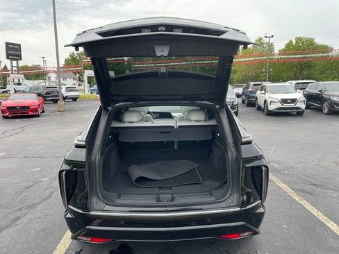 Used 2026 Cadillac Lyriq Signature Luxury RWD image 7