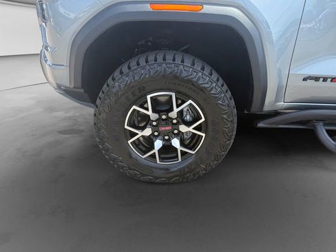 New 2026 GMC Canyon AT4X w/ LPO, Black Badging Package AWD/4WD image 9