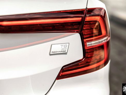 Used 2023 Volvo S60 T8 Plus image 16