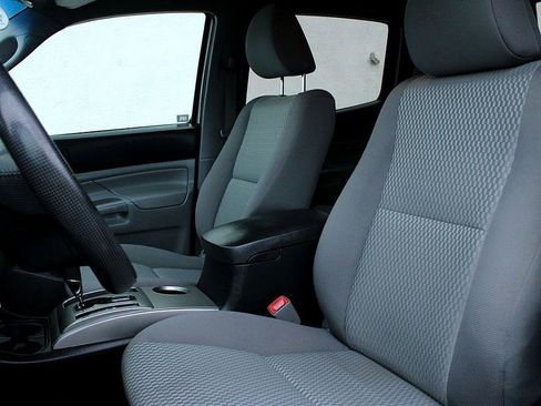 Used 2014 Toyota Tacoma PreRunner image 9