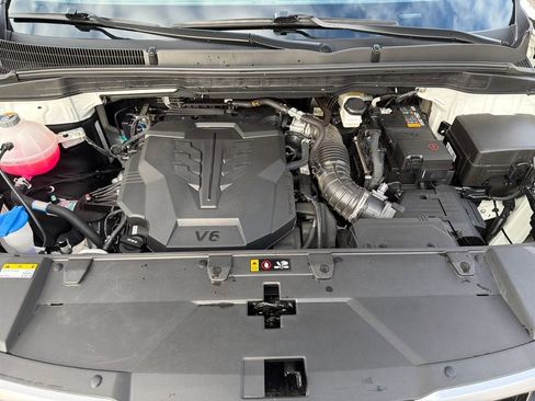 Used 2024 Kia Carnival LX image 13