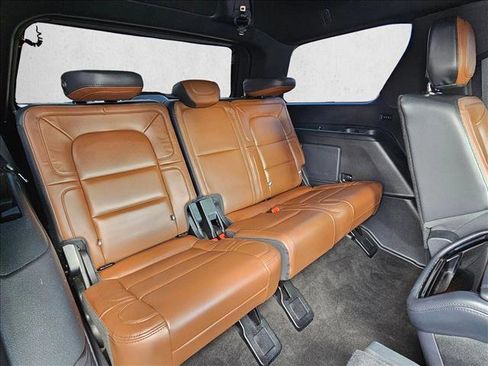 Used 2024 Lincoln Navigator Reserve image 19